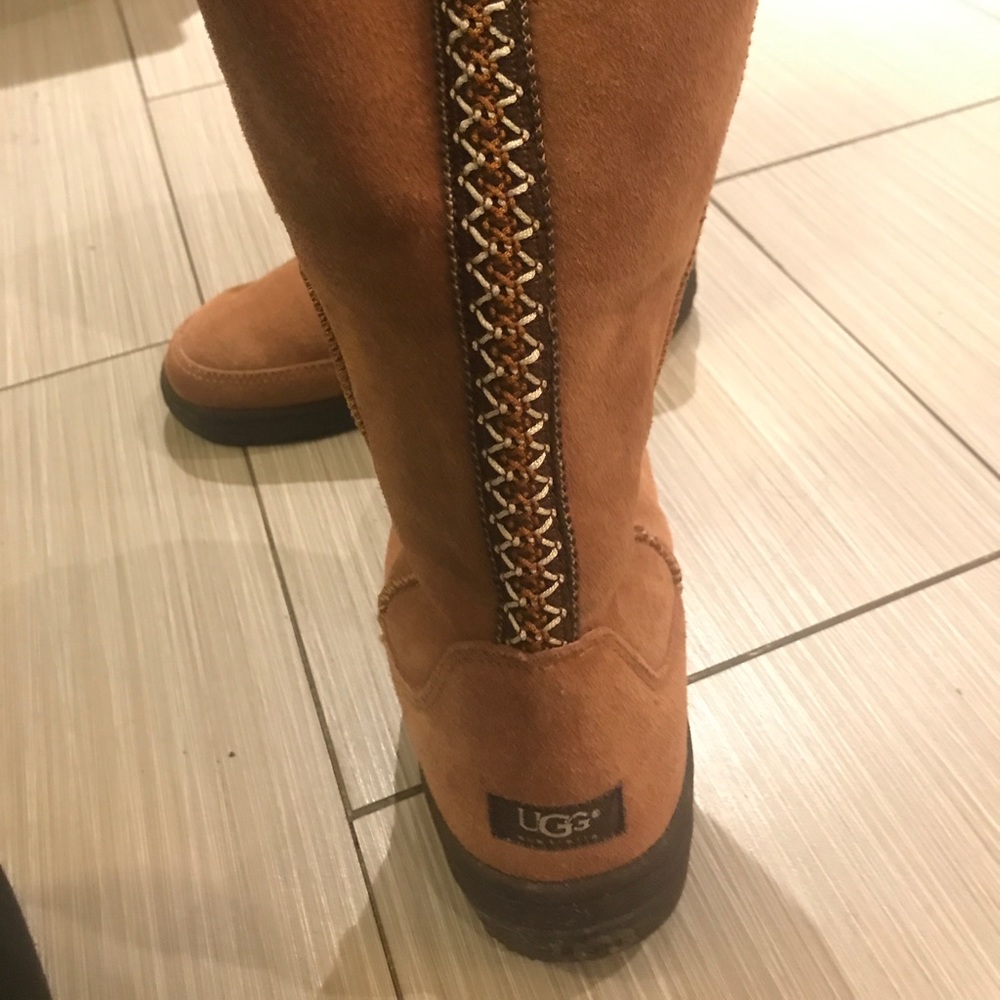 Brand new UGG boots Rare Chestnut! Sz 8